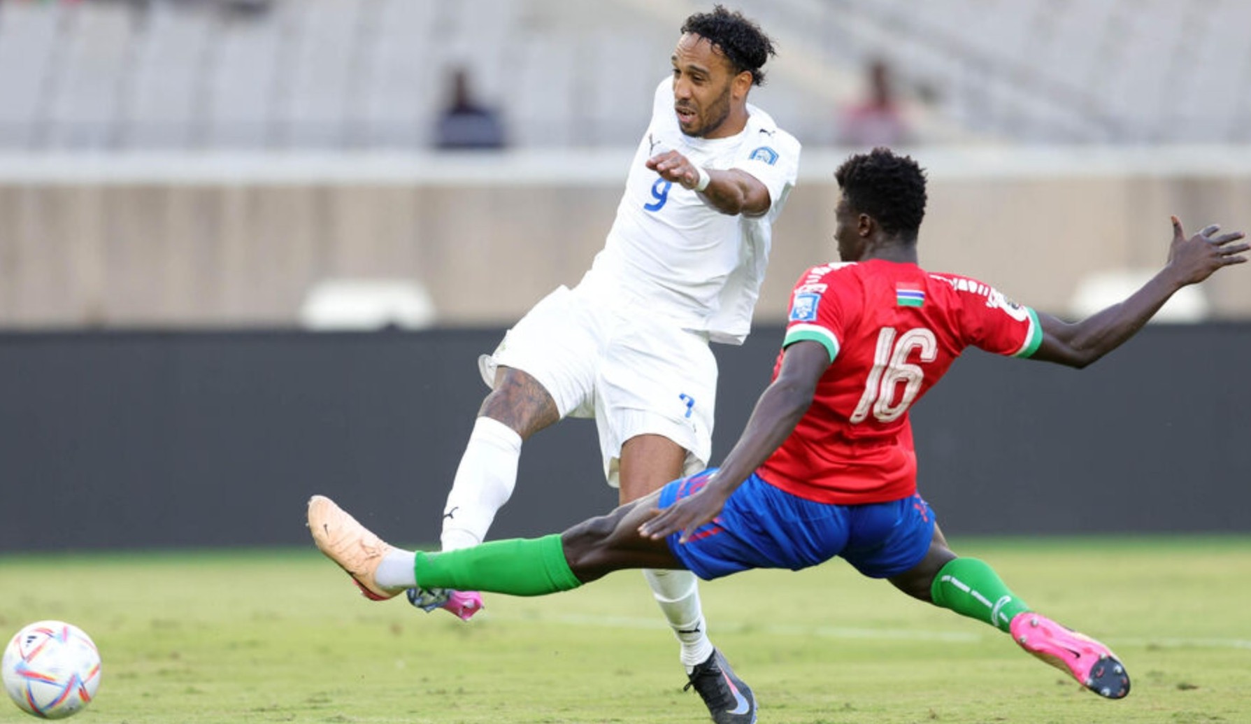 加蓬球员连, 府迟迟未支, 加蓬仍有希 加蓬球员连, 府迟迟未支, 加蓬仍有希