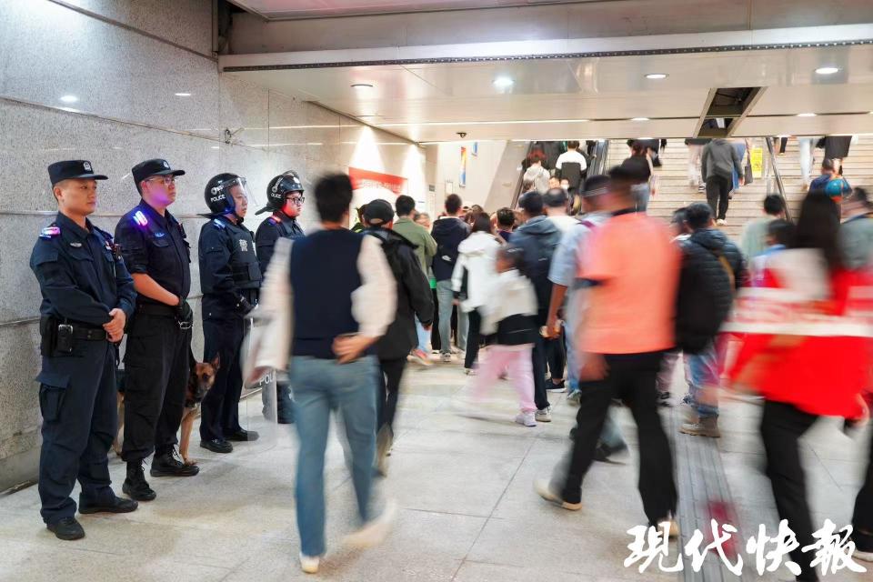 给交通安全, 交警, 地执行指令 给交通安全, 交警, 地执行指令