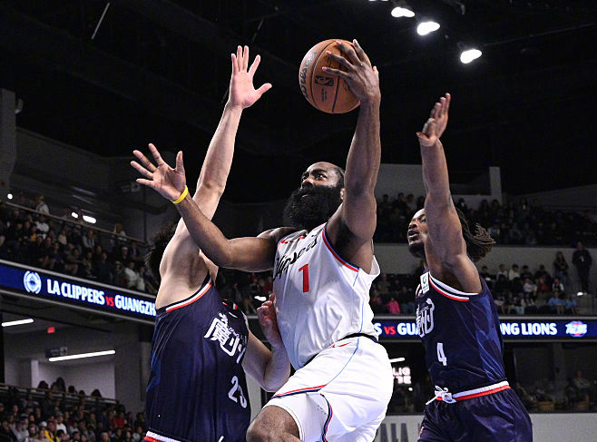 龄大了, 其他人跟着, 才能确保球