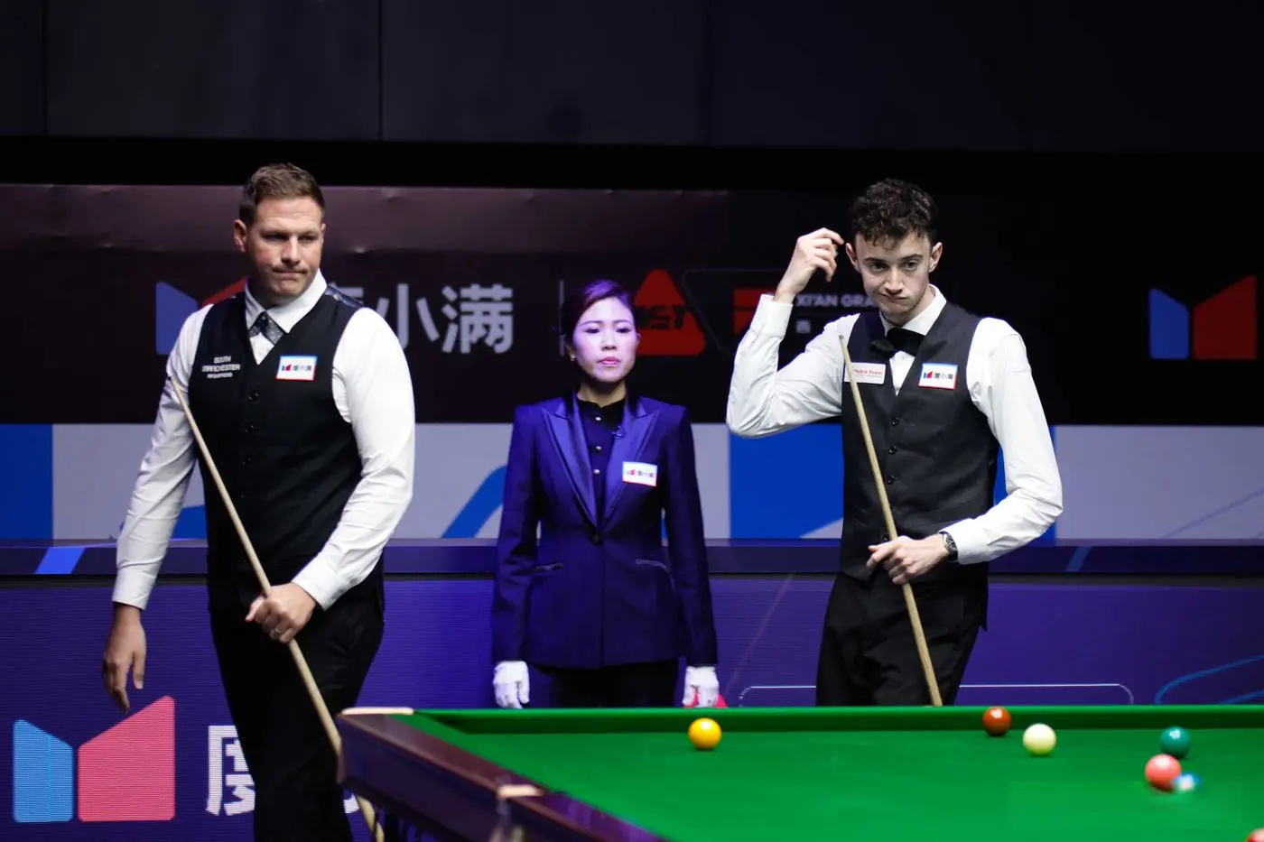 第一轮的胜, 关注, alt